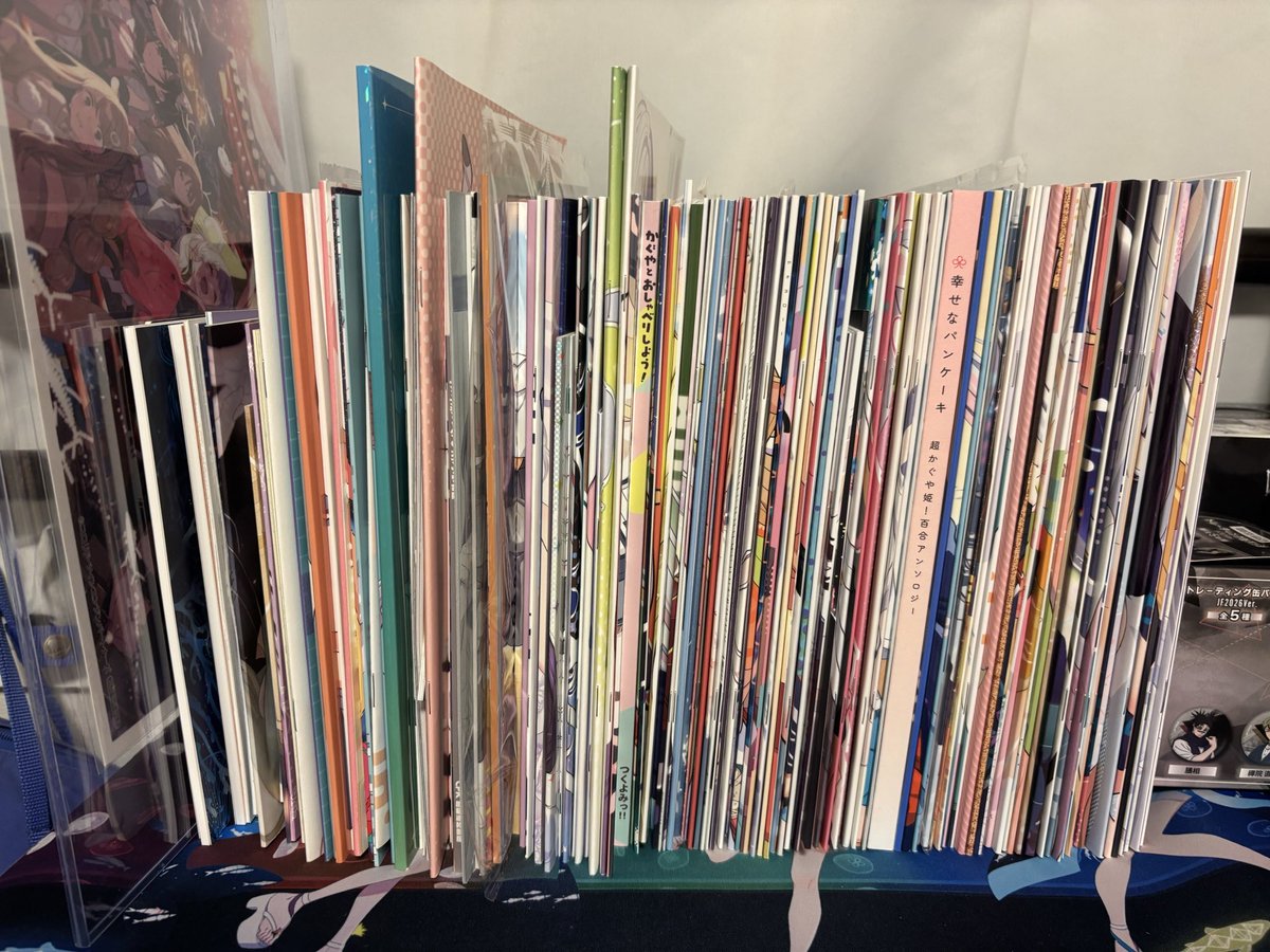 kinioto_'s tweet photo. この間部屋を掃除したら超かぐや姫の同人誌こんなに溜まってた…世の中には神絵師が多すぎるんだよな。あるのがいけない‼️後80冊この間たのんだから来る予定経済回します𓂃 💸 https://t.co/KOK6elRvgs
