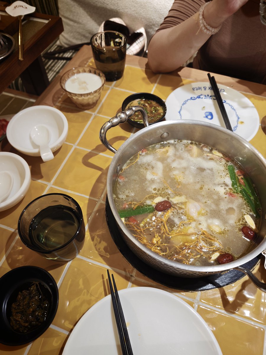 simonking8888's tweet photo. 拍了一天  吃点吧  ～  其实就是个工具人  出力 出钱  出精液～ https://t.co/RwH7ML1hPw