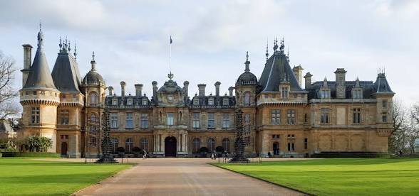 Batmanv132's tweet photo. According to a local filming report on r/whatsfilminginlondon, The Batman 2 may have been filming at Waddesdon Manor under its working title Semper Vigilans last week , with helicopters reportedly present.
@Shauner2027 @erikmts123
@TheBatmanSagaNW
#TheBatman2 #TheBatmanPartII https://t.co/kK6rzYRbFf