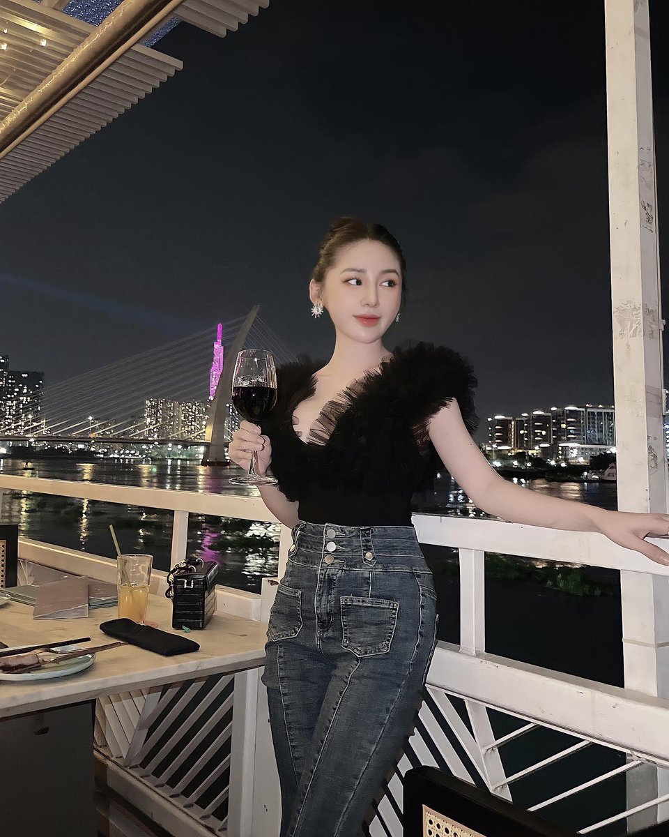 DevinarBenden4O's tweet photo. Dạo này thấy lòng nhẹ tênh, chắc vì đã lâu rồi chưa yêu ai. https://t.co/MWp4kFHHqI