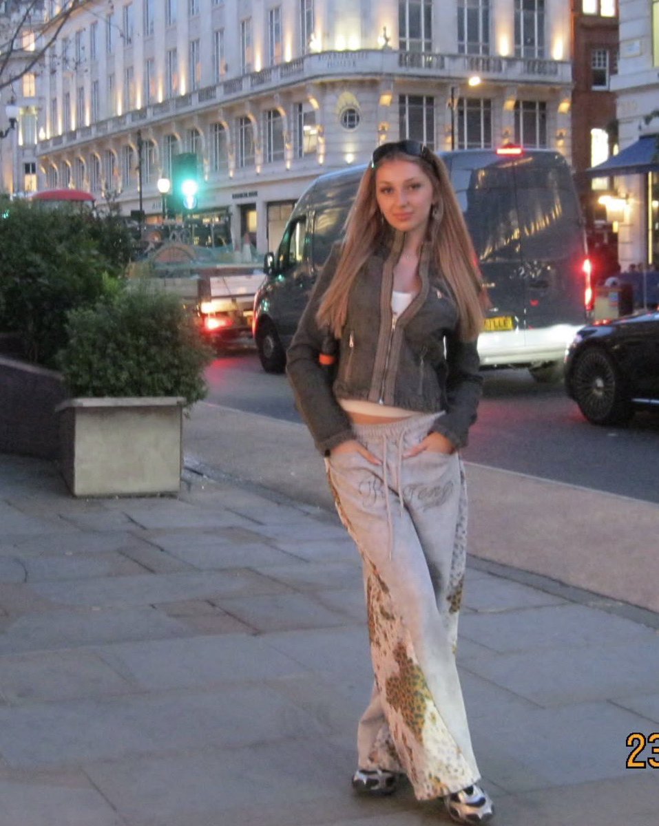 elanator_ tweet picture