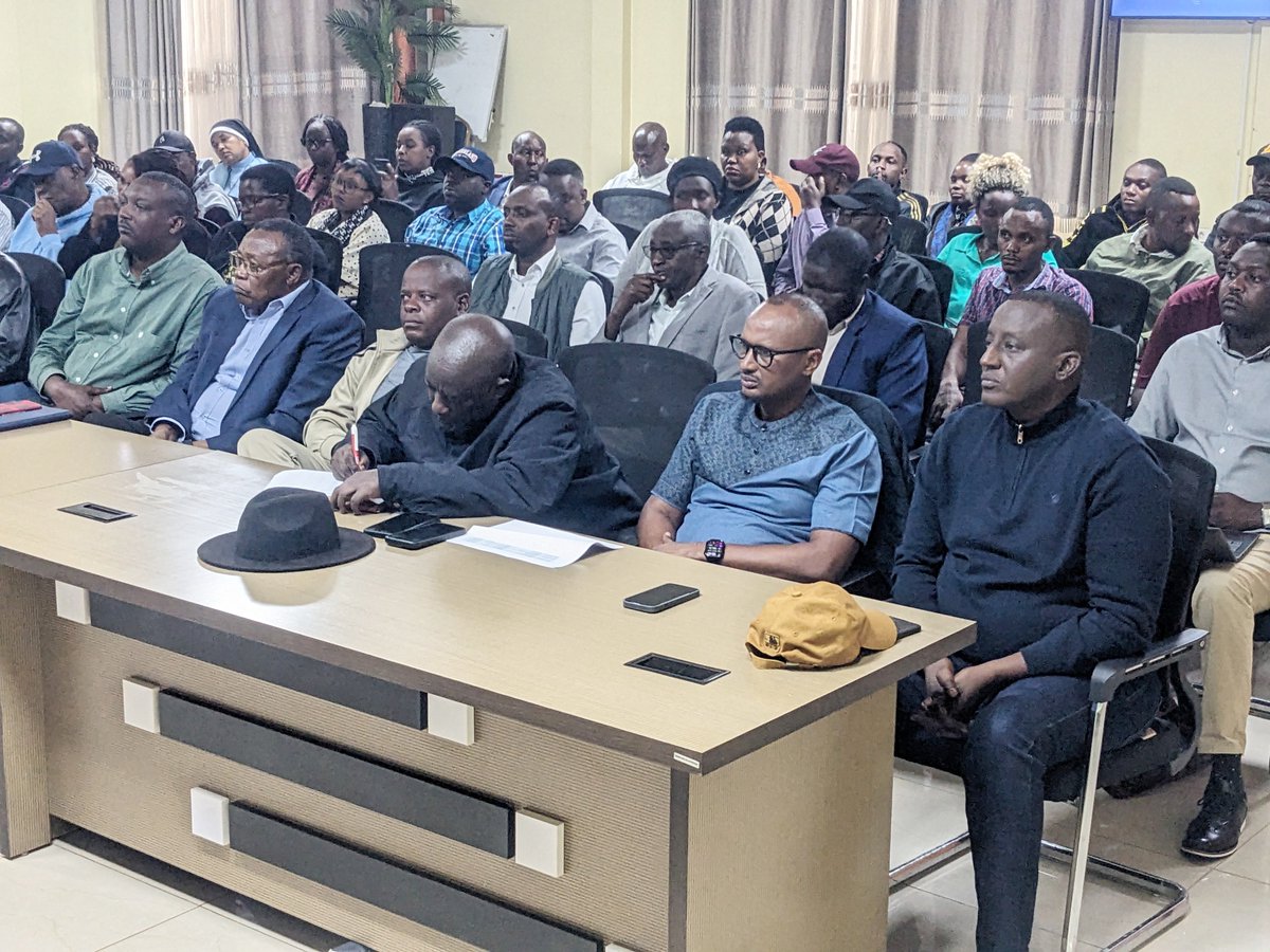 BugeseraDistr's tweet photo. Kuri iki gicamunsi, habaye inama yahuje abaturage bafite ubutaka ahateganyijwe gutunganywa site y’imiturire mu Kagari ka Nyamata y'Umujyi,mu Murenge wa #Nyamata na Kanzenze muri @NtaramaBugesera,igamije kubasobanurira amabwiriza mashya y'iyi site.
Yayobowe na Visi Meya @umwalia9. https://t.co/aVsRUxQYx4