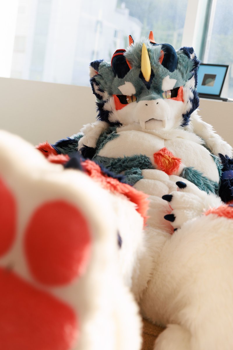 TAIGEN_FUR's tweet photo. 잠이 오질 않는군… 오늘 밤은 함께 잠자리에 들겠나? 

📷: WhitW7876

#FursuitFriday https://t.co/kFPVR5wSMu