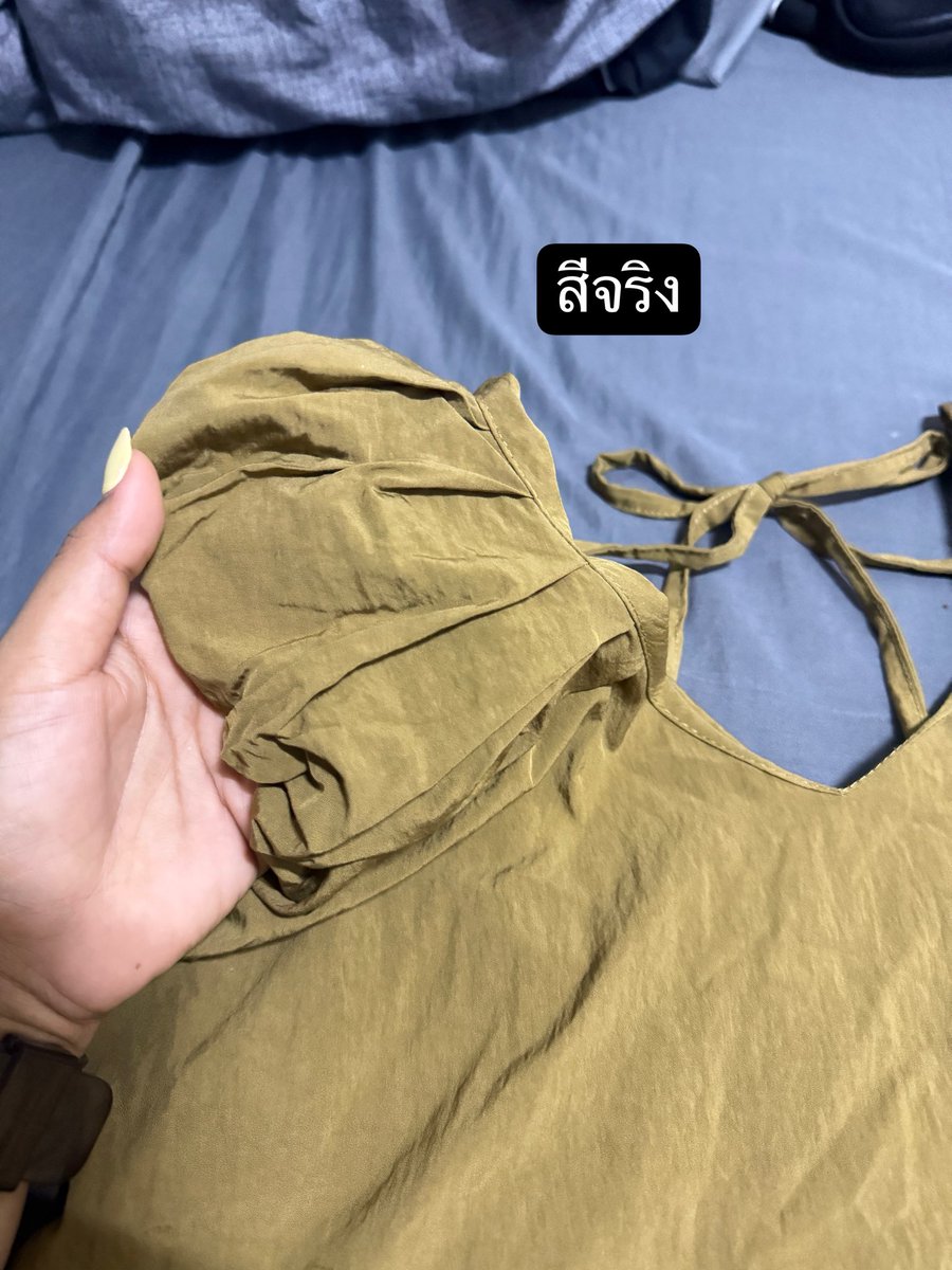 kk_dyodo's tweet photo. อกได้ถึง 40 ยาว 16 นิ้ว สีเขียวขี้ม้า แขนกุดมีดีเทลย่นๆช่วงไหล่ ด้านหลังมีสายผูกโบว์ได้ ปล่อย 50 บาท #ส่งต่อเสื้อผ้ามือสอง #เสื้อผ้ามือสองราคาถูก  #ส่งต่อเสื้อผ้ามือสองสภาพดี #ส่งต่อ #ส่งต่อเสื้อผ้ามือ2 #ส่งต่อเสื้อผ้าสาวอวบ https://t.co/IAFD9E4mOK