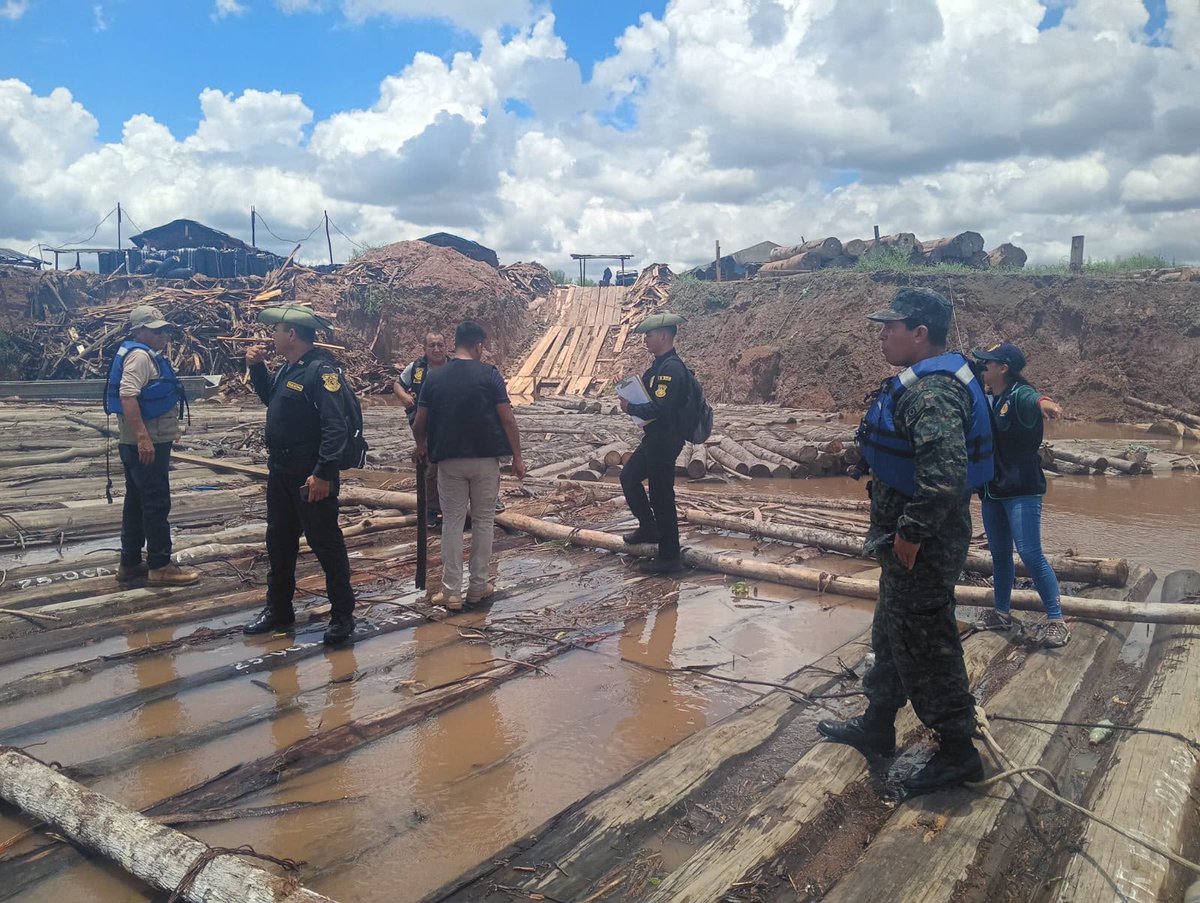 MGP_DICAPI's tweet photo. La Capitanía de Puerto de Pucallpa, llevó a cabo un operativo multisectorial contra el delito del tráfico ilegal de productos forestales maderables, en inmediaciones del meandro de Pucalpillo, provincia de Coronel Portillo, departamento de Ucayali.
https://t.co/JXjO4w0AwE https://t.co/gFXjI8e7Is