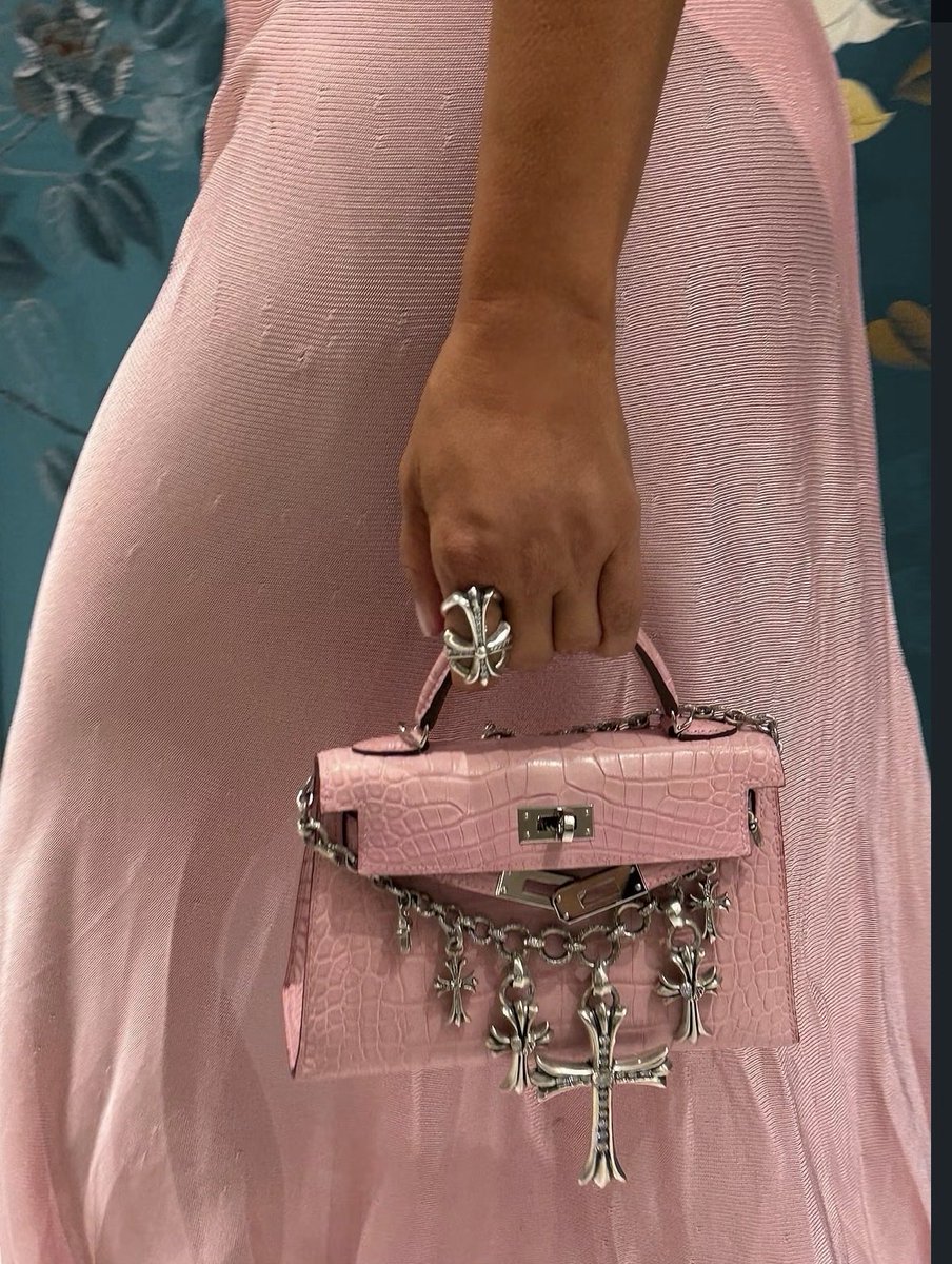 himkeshawn's tweet photo. kim has just been eating october tf up! #KimKardashian https://t.co/cnrNuOwbyM