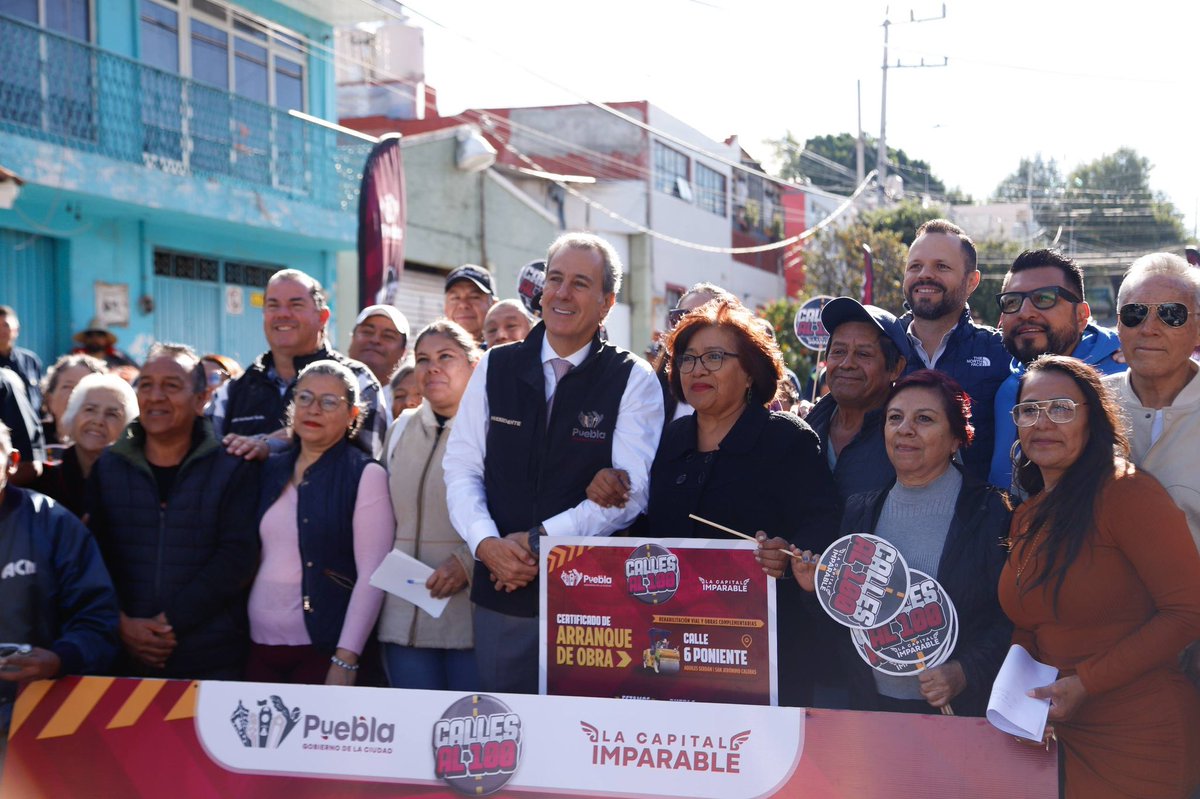 pepechedrauimx's tweet photo. 🚧 Más calles en mejores condiciones para las familias poblanas. 

En la calle 6 Poniente de la colonia Aquiles Serdán, en la junta auxiliar de San Jerónimo Caleras, arrancamos  los trabajos de rehabilitación con #CallesAl100 que contribuirán a mejorar la movilidad y los traslados de quienes viven en la zona. 🏙️🙌🏼