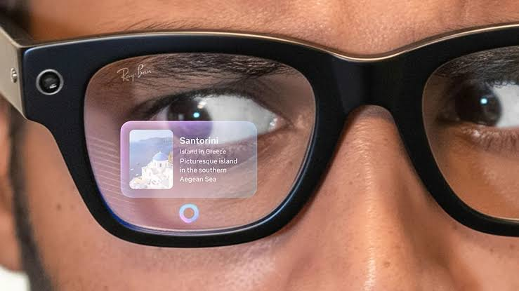 TechKard's tweet photo. Meta’s Ray-Ban smart glasses face growing privacy concerns!

EssilorLuxottica investors are reportedly concerned about the future returns of smart glasses as regulators increase scrutiny.

🔹 The concern: Smart glasses look like ordinary eyewear but can record photos and videos. https://t.co/tGUbhAyePY