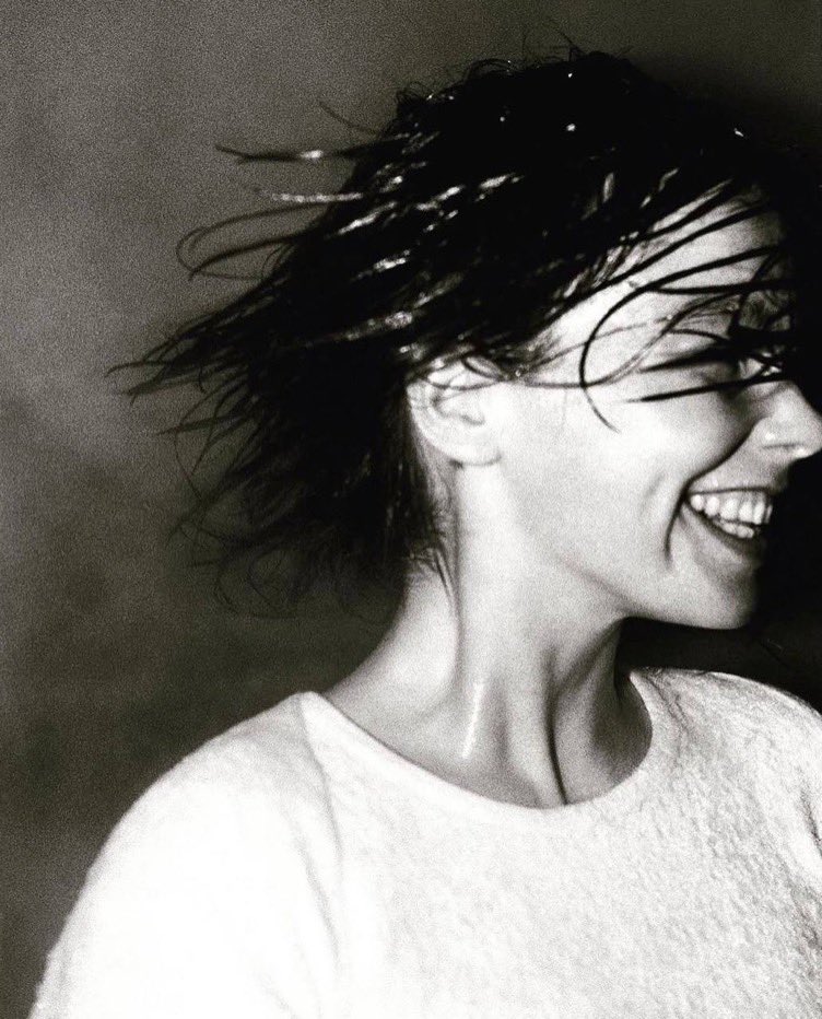 welcome_jpeg's tweet photo. björk by stéphane sednaoui (1994) https://t.co/gfwFp8yrFm