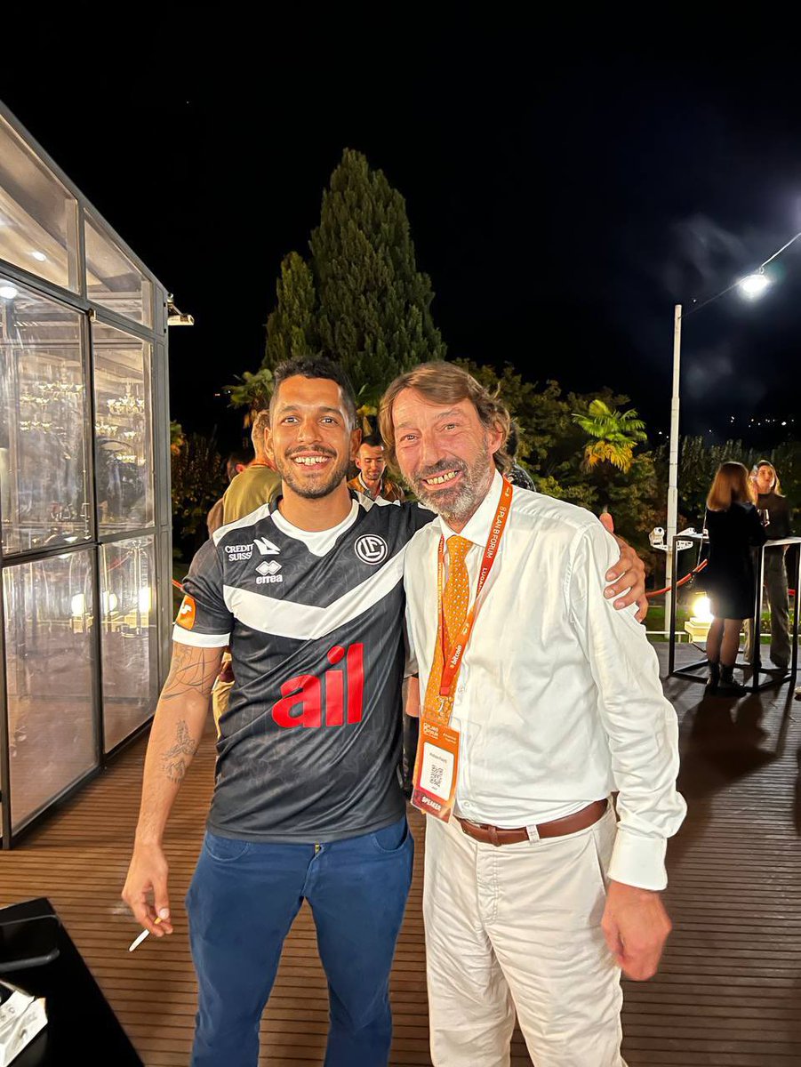 criptobastardo's tweet photo. @Paul_Tenorio @aalexx04_ Lo certifico… da la casualidad que por trabajo vengo todos los años y ahora mismo estoy acá 

Aquí una foto con el sindico y la maglia del equipo hace 4 años. https://t.co/cv4Opc4RUm