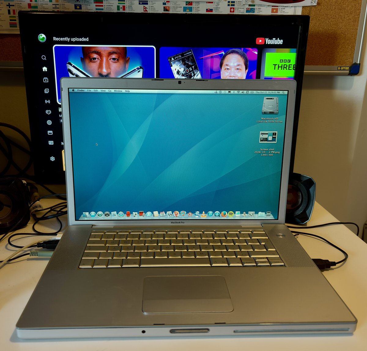 SamGate360's tweet photo. The #OG #intel powered #MacBookPro from 2006 running #MacOS #SnowLeopard that features a #backlit #keyboard and 480p #webcam. I brought it in 2018 when i was 21 and in need for some #raw #power at my real #tech bro AI job. 
#mac #os #laptop #laptops #TechNews #TechJobs #TechDeals https://t.co/ivspH7ddht