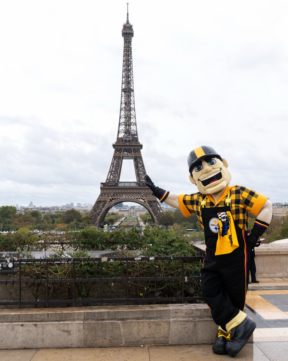 steelers's tweet photo. Steely 🤝 Paris 🇫🇷 https://t.co/KuPpwpezCr