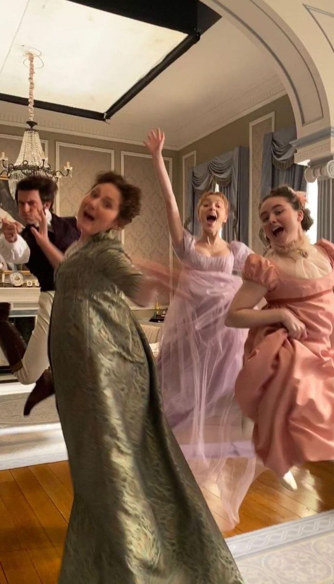 dianaaloves's tweet photo. s1 bts of bridgerton are lowkey such a vibe https://t.co/MQ0WnMC07X
