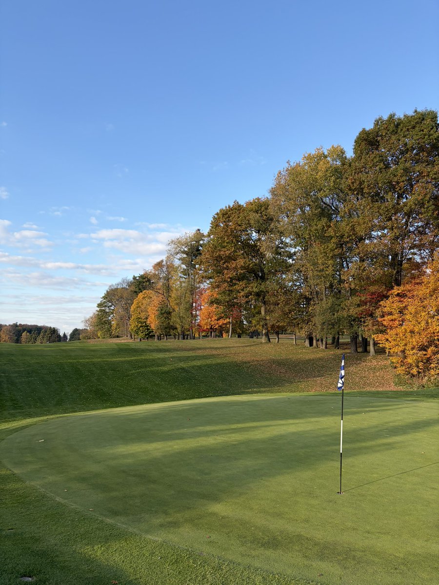 oldstocky's tweet photo. Instead of increasing shareholder value today I decided to enjoy a little fall golf https://t.co/5kc8PeIpJq