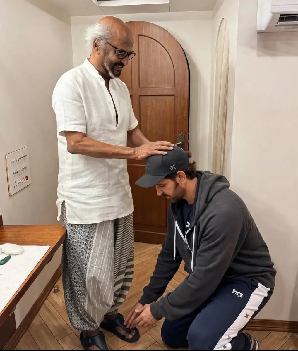 KollyCensor's tweet photo. Rajinikanth &amp; Hrithik https://t.co/rQevyu9NMH