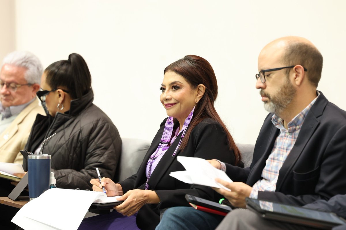 ClaraBrugadaM's tweet photo. Presentamos la iniciativa de Rentas Justas, Razonables y Asequibles en la Ciudad de México para regularlas, evitar que suban por encima de la inflación y frenar los abusos en los alquileres. 

Esta iniciativa contempla 7 ejes estratégicos:

1. Límite al aumento según la inflación 
2. ⁠Eliminación del exceso de garantías cobradas
3. ⁠Nueva defensoría inquilinaria
4. ⁠Contratos estables por año
5. ⁠Más vivienda pública asequible 
6. ⁠Protección social ante desalojos
7. ⁠Observatorio público para evaluar costos del suelo 

La vivienda no es un negocio ni una mercancía, ¡es un derecho fundamental!