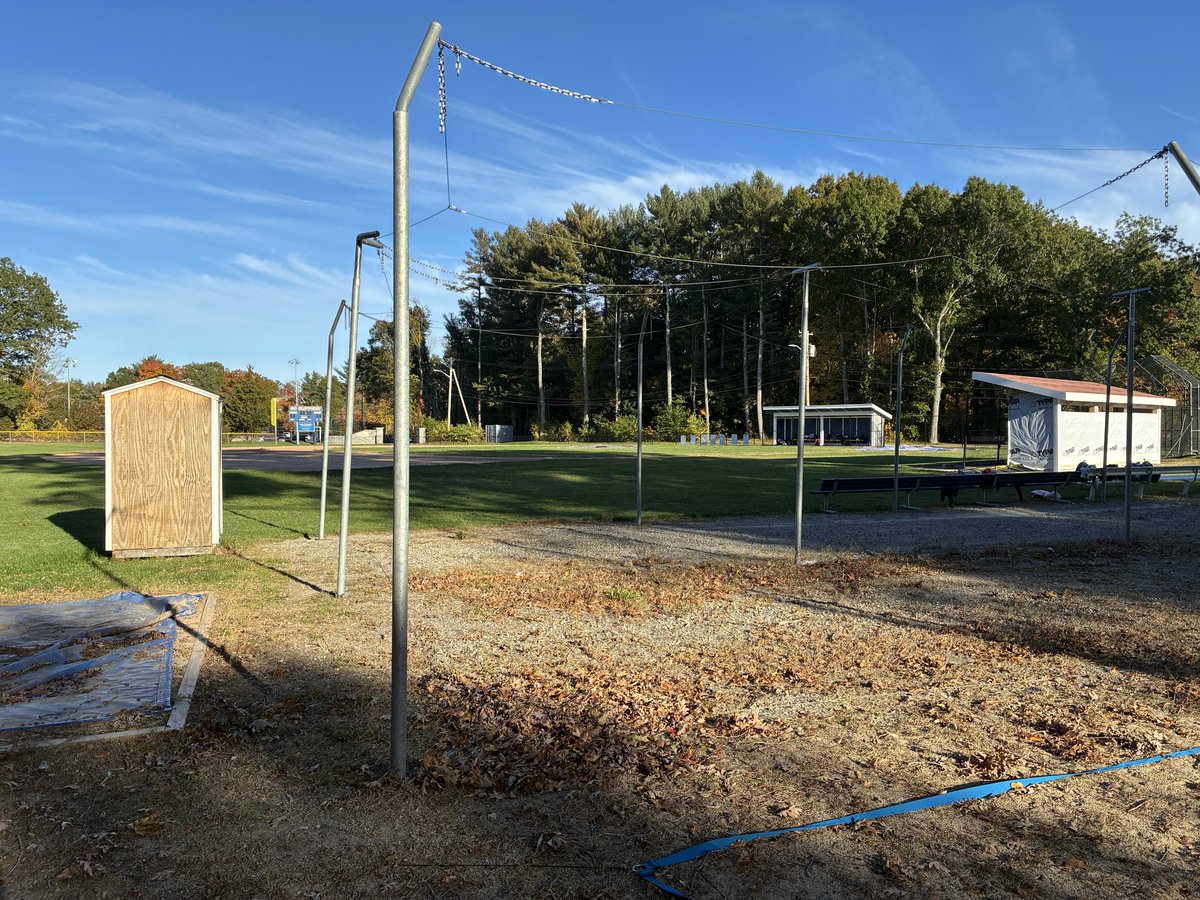 CoachJacobsNHS's tweet photo. Thanks to all the players that came down to help prep the field for winter! Also a big thanks to @SouthShoreVoc for the new dugout! Looks great! 

@ClipperAD https://t.co/kmJcJ8tCgW