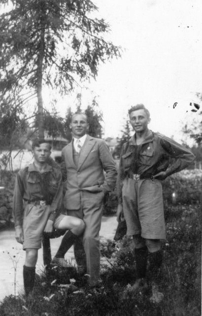 TomFromKatowice's tweet photo. My name is Zdzisław Gdowski🇵🇱, 
a clerk from #Cracow, born on October 2️⃣2️⃣, 1911 in Brzesko.
I was murdered by Germans in their #Death camp #Auschwitz on April 3, 1942(Good Friday) at the age of 
3️⃣0️⃣ only because I was a #Pole .
I survived almost 1️⃣ year.
Please,#NeverForget me! https://t.co/8j20B2y2yZ