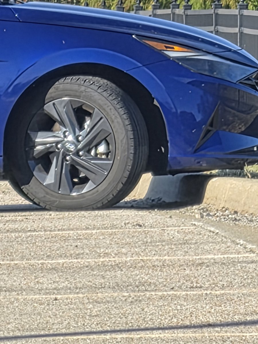 JouleProot's tweet photo. "I know my car" ahh parking https://t.co/aMJv83df4y