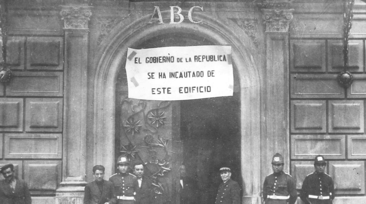 CCivicaCatalana's tweet photo. Hoy hace 95 años un gobierno socialista instauró la censura en España. Restringió la libertad de expresión con la excusa de la 'Ley de Defensa de la República'.

Multaron a periodistas no afectos y cerraron diarios por ser católicos o no republicanos, como ABC

Memoria Histórica https://t.co/h7E4P683ZG