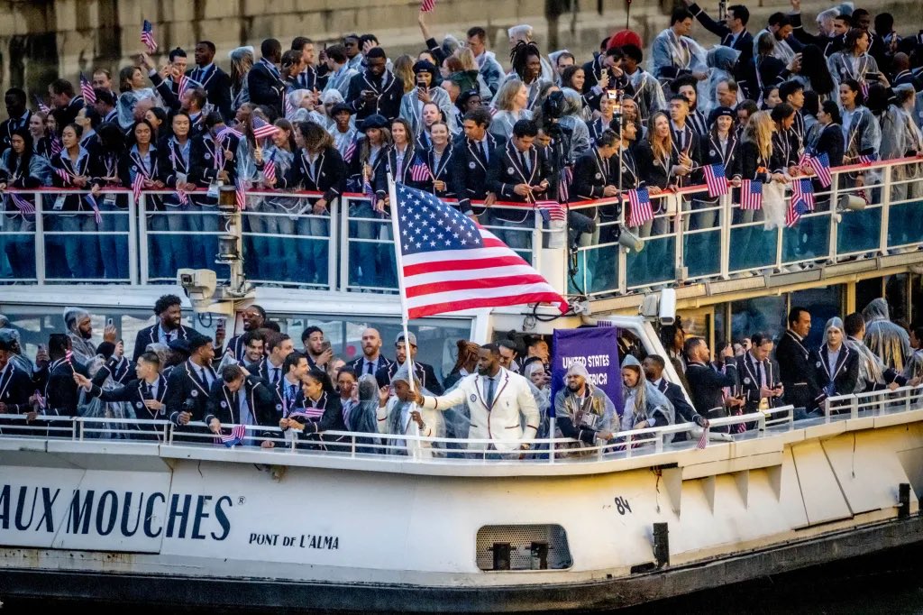 acnewsitics's tweet photo. LeBron didn't need to promise to make America great. He showed the world what makes America great. https://t.co/IbzDDpJXey