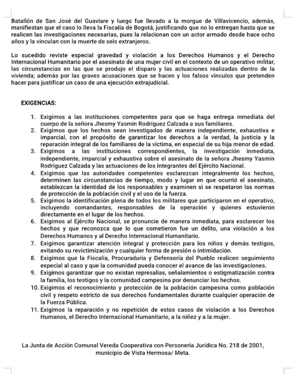 ShameelThahir's tweet photo. El terrorismo de Estado regresa con la receta más macabra de nuestro pasado: las ejecuciones extrajudiciales. Jhesmy Yasmin Rodríguez Calzada, una madre campesina de una niña de año y medio que se ganaba la vida prestando servicios generales y vendiendo comidas, fue asesinada de un disparo en la cabeza por efectivos del Ejército Nacional. 

Los hechos denunciados por la Junta de Acción Comunal de la vereda Cooperativa (Vista Hermosa, Meta) documentan un operativo escalofriante: 

El 17 de octubre de 2026, tras el sobrevuelo de dos helicópteros, hombres de la Tropa de Despliegue Rápido N.º 11 (Fuerza de Tarea Omega) rodearon la vivienda en la finca "rancho grande". 

Los militares dispararon indiscriminadamente contra la casa, patearon las puertas y asesinaron de forma inmediata a Jhesmy sin adoptar ninguna precaución por la vida de los civiles en el interior. 

Para justificar el crimen, no entregaron el cuerpo a su familia, sino que lo trasladaron al Batallón de San José del Guaviare y posteriormente a la morgue de Villavicencio. 

Hoy, la @FiscaliaCol  de Bogotá se niega a entregar su cadáver, montando un falso positivo infame al vincularla con un actor armado desde hace ocho años y acusándola de la muerte de seis extranjeros para justificar el asesinato.

La comunidad campesina exige la entrega inmediata del cuerpo de Jhesmy, protección urgente para los niños y testigos que presenciaron los hechos para evitar represalias, y una investigación exhaustiva e imparcial sobre los comandantes y responsables de la operación. No vamos a permitir que la población campesina vuelva a ser estigmatizada y sus vidas tratadas como trofeos de guerra institucionales.

Lean la denuncia completa en las imágenes adjuntas y ayúdenme a romper el cerco mediático con un RT masivo. ¡La vida del campesinado se respeta! 🇨🇴🔥 #NiUnFalsoPositivoMás #FalsosPositivos #DerechosHumanos #JusticiaParaJhesmy #VistaHermosaMeta