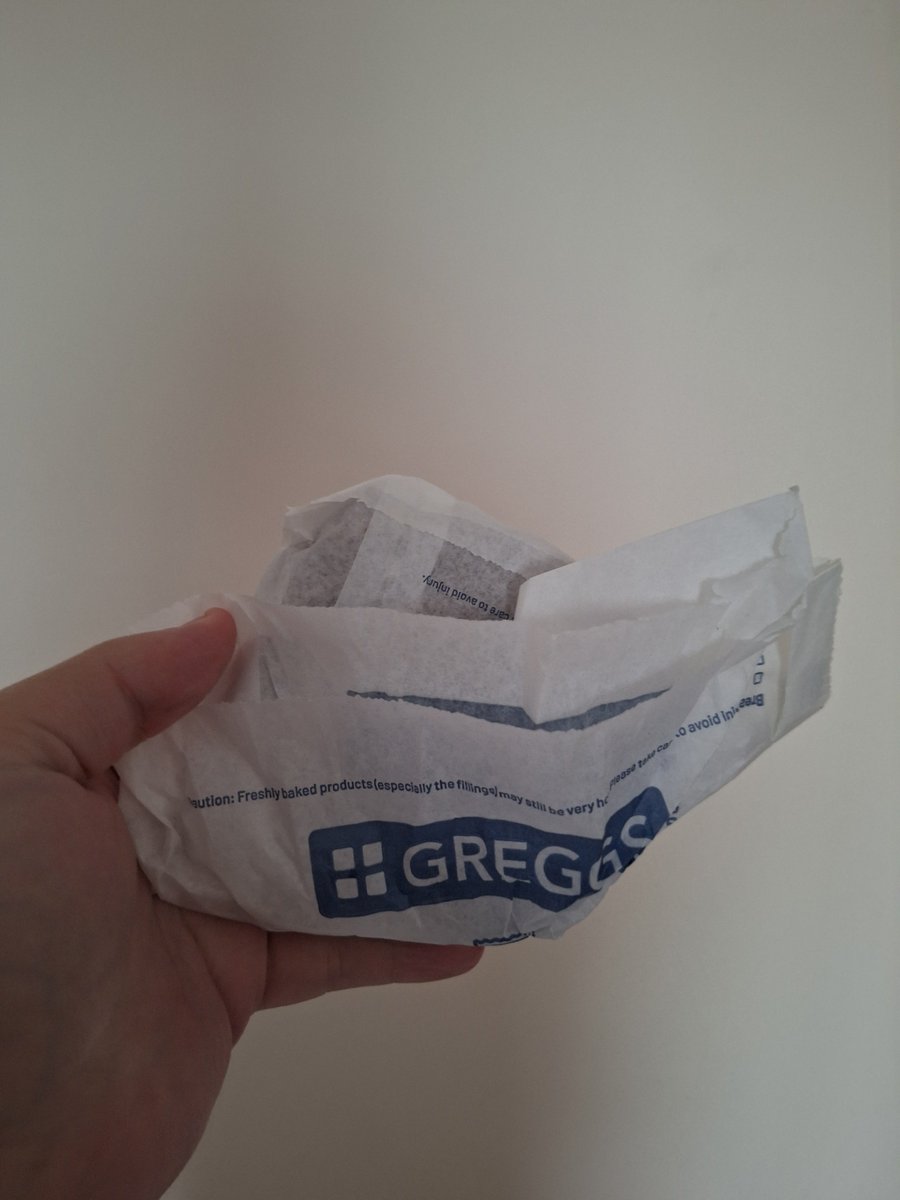 duncan_bro69532's tweet photo. #31daysofhalloween #halloween #horrormovies #scarymovies #halloweensnacks #trickortreat #pumpkin
22 October 2026. The Pumpkin gingerbread cookies covered in milk chocolate π & the Cupcakes I got in the last few days. That Greggs Bakers are doing for Halloween π π» π₯° https://t.co/iekWkvMB88