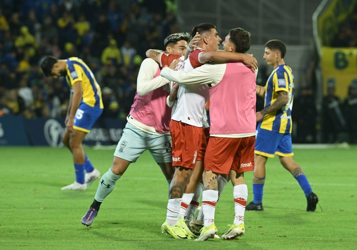 CAHhuracan's tweet photo. El sábado les ganamos con las medias. Como la historia manda. Te ganamos por la Libertadores, por Copa Argentina, por Copa de la Liga, por el Torneo, de local, de visitante, en San Juan, donde sea te ganamos, microbio. https://t.co/PlQ7tlDJkI