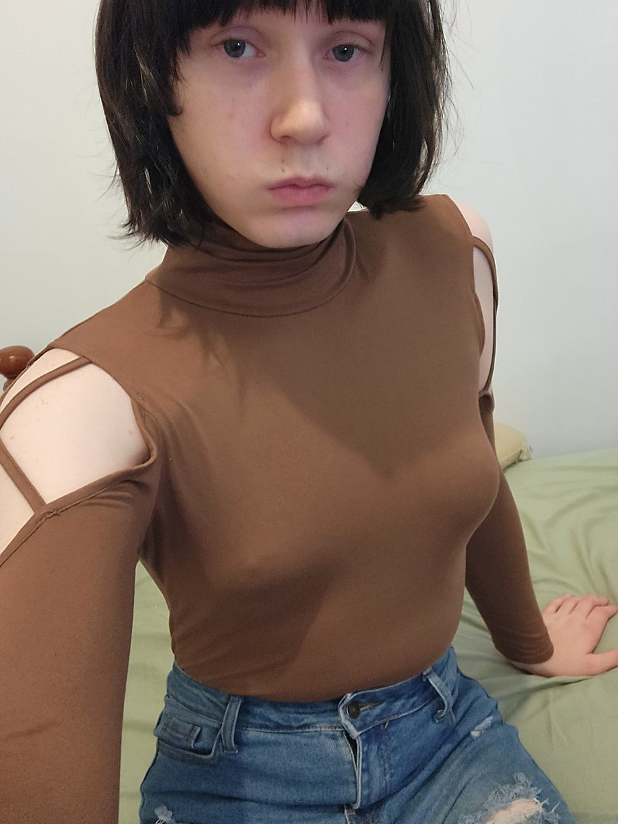 vyvaeve's tweet photo. new jeans with this top fits well i think... https://t.co/hJIzV2ZZQU