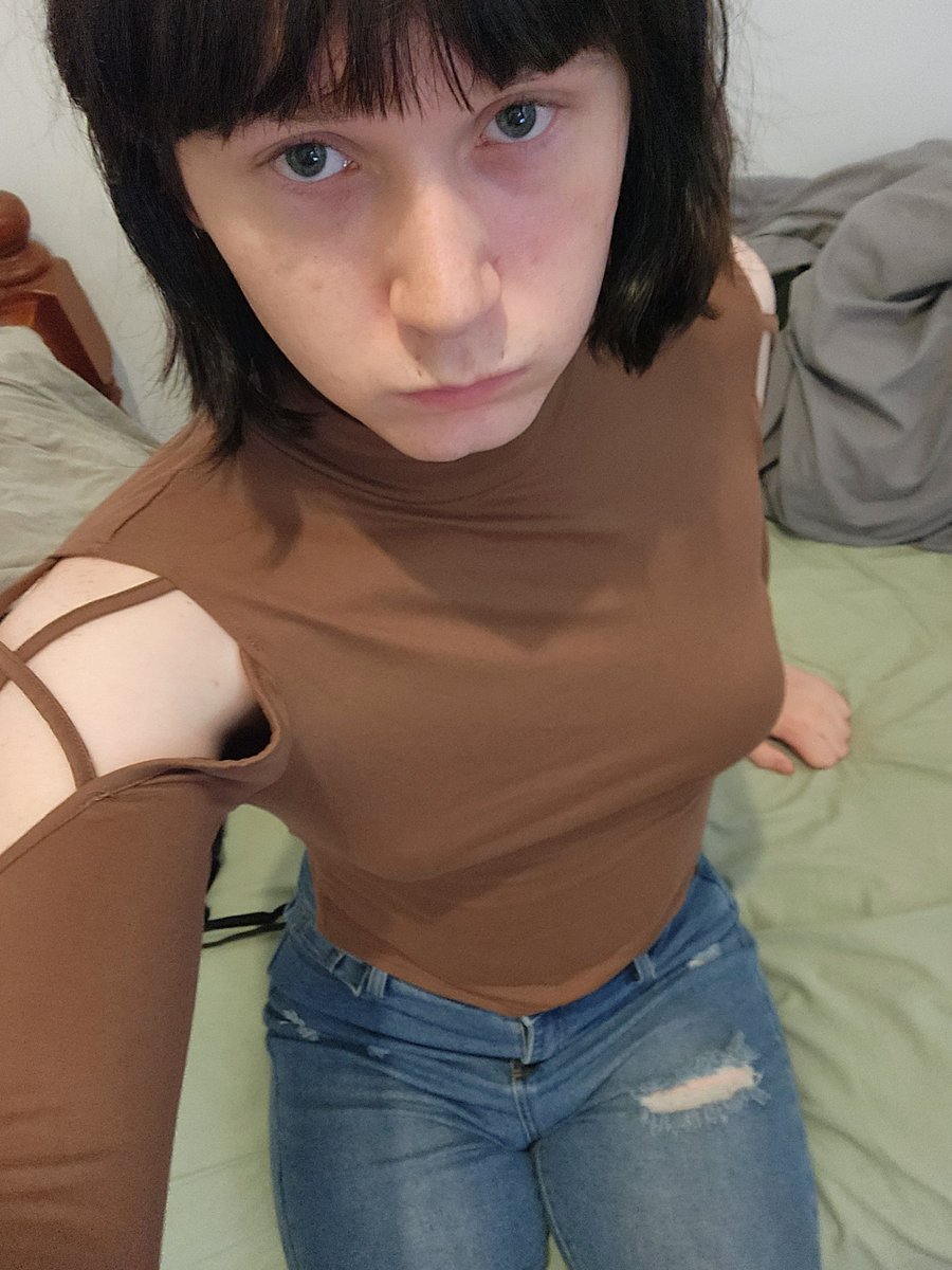 vyvaeve's tweet photo. new jeans with this top fits well i think... https://t.co/hJIzV2ZZQU