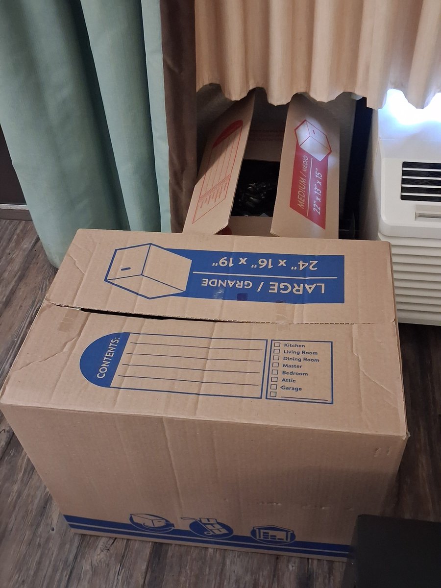 14thPrimeCustom's tweet photo. Having it all together in the hotel room makes me realize 

This is gonna be a lotta shit to figure out where to put for the sale

Just made it in, hope to see some of you here this weekend! https://t.co/VnreHImSKv
