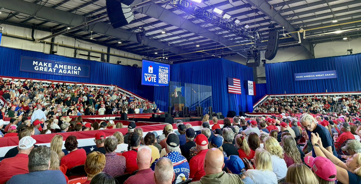 IowaGOP's tweet photo. 📍Sioux City, IA
.@kaufmannGOP kicking off @POTUS’ rally in Sioux City! 🇺🇸

Iowans are fired up to vote Republican up and down the ballot. 12 days to go! https://t.co/D5YO0FtuZw