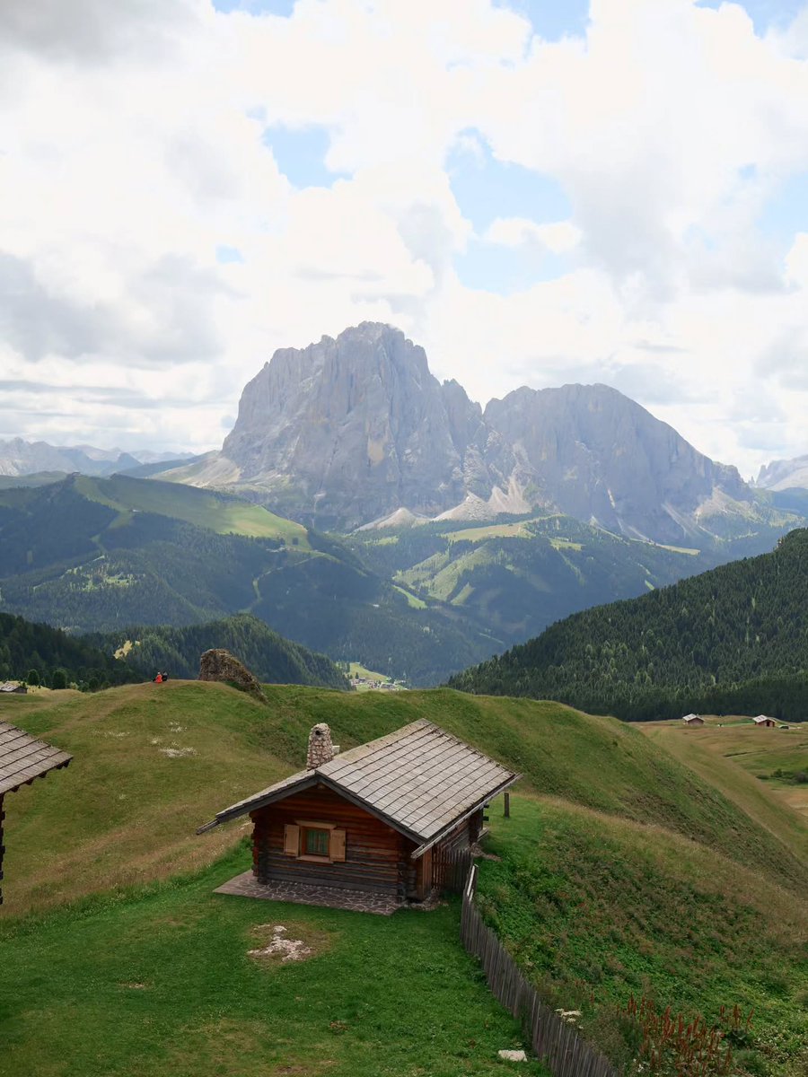SkyRoWalkerMBj's tweet photo. Italian summer, 2025. https://t.co/VnEPuvhblh