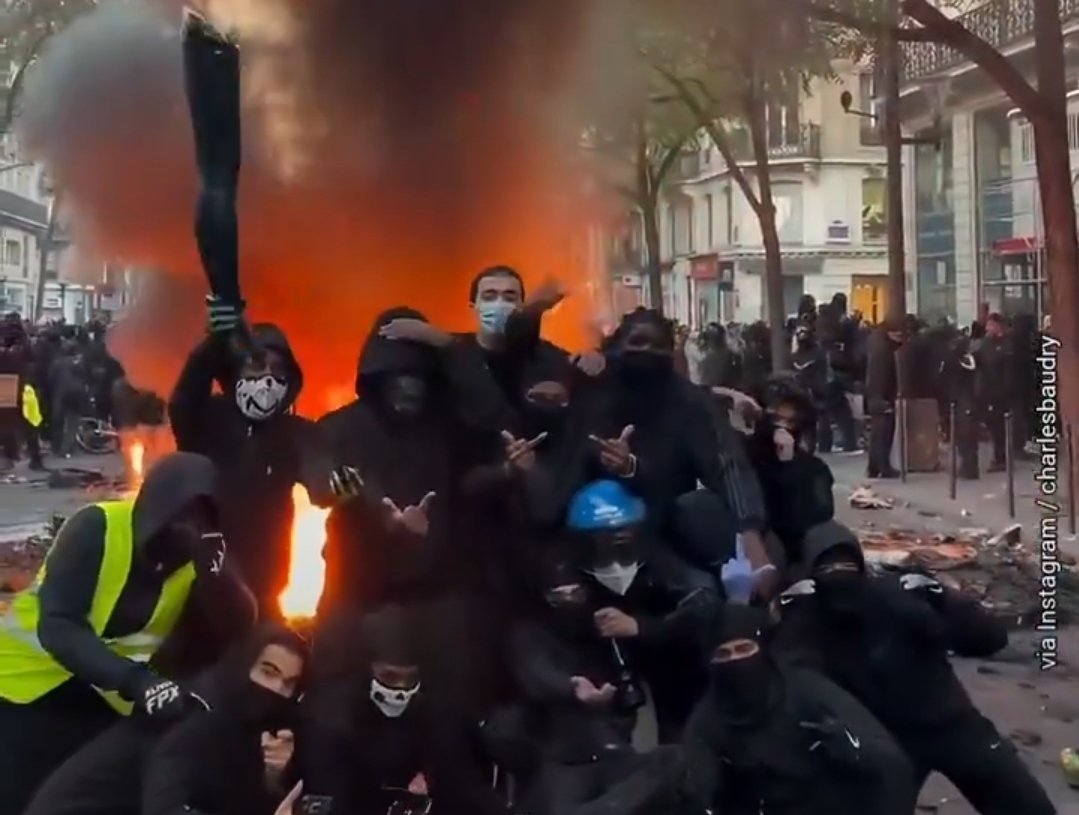 reactnieuws's tweet photo. @unknown_user90A Jij denkt dat deze figuren hoge belastingen betalen? En daarom 'protesteren'? 🤣 https://t.co/f3C6qCZDqD