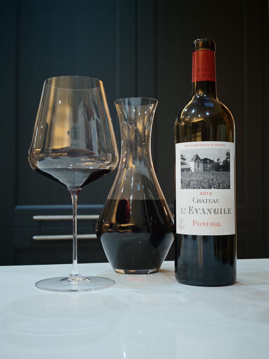 MoutonIsAClaret's tweet photo. Open some wine from Pomerol. Château L'Evangile, 2012. The early indications are that I've picked a winner. https://t.co/vEEDGUkRIl