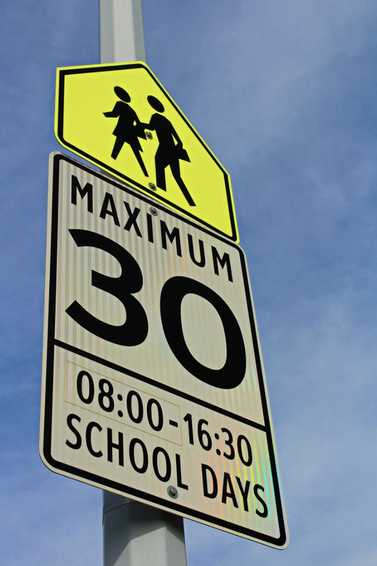 parachutecanada's tweet photo. DYK? Automated speed enforcement, or safe speed cameras, have been shown to reduce speeding in school zones by 45% and to have the biggest effect on the drivers going at the highest speeds (15 km/h or more over the speed limit). Learn more at https://t.co/Kc96nGWXC3 #OurFutureRoads #CYRSW2026