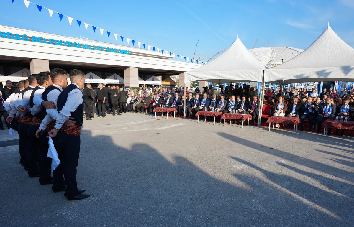 Yusuf__Tekin's tweet photo. 📍Ankara

Bu yıl on ikincisi düzenlenen Ankara Erzurum İl Tanıtım Günleri’ne katıldık, değerli hemşehrilerimizle hasbihâl ettik, hasret giderdik.

Köklü tarihi, zengin kültürü ve kardeşlik geleneğiyle Erzurum’umuzun gönlümüzde müstesna bir yeri var. Bu buluşmaların hemşehrilik bağlarımızı güçlendirmesini, şehrimizin kültürel mirasının yaşatılmasını ve gelecek nesillere aktarılmasını kıymetli buluyorum.

Şehrimizin tanıtımına önemli katkılar sunan bu organizasyonun gerçekleşmesinde emeği geçen herkese teşekkür ediyorum.