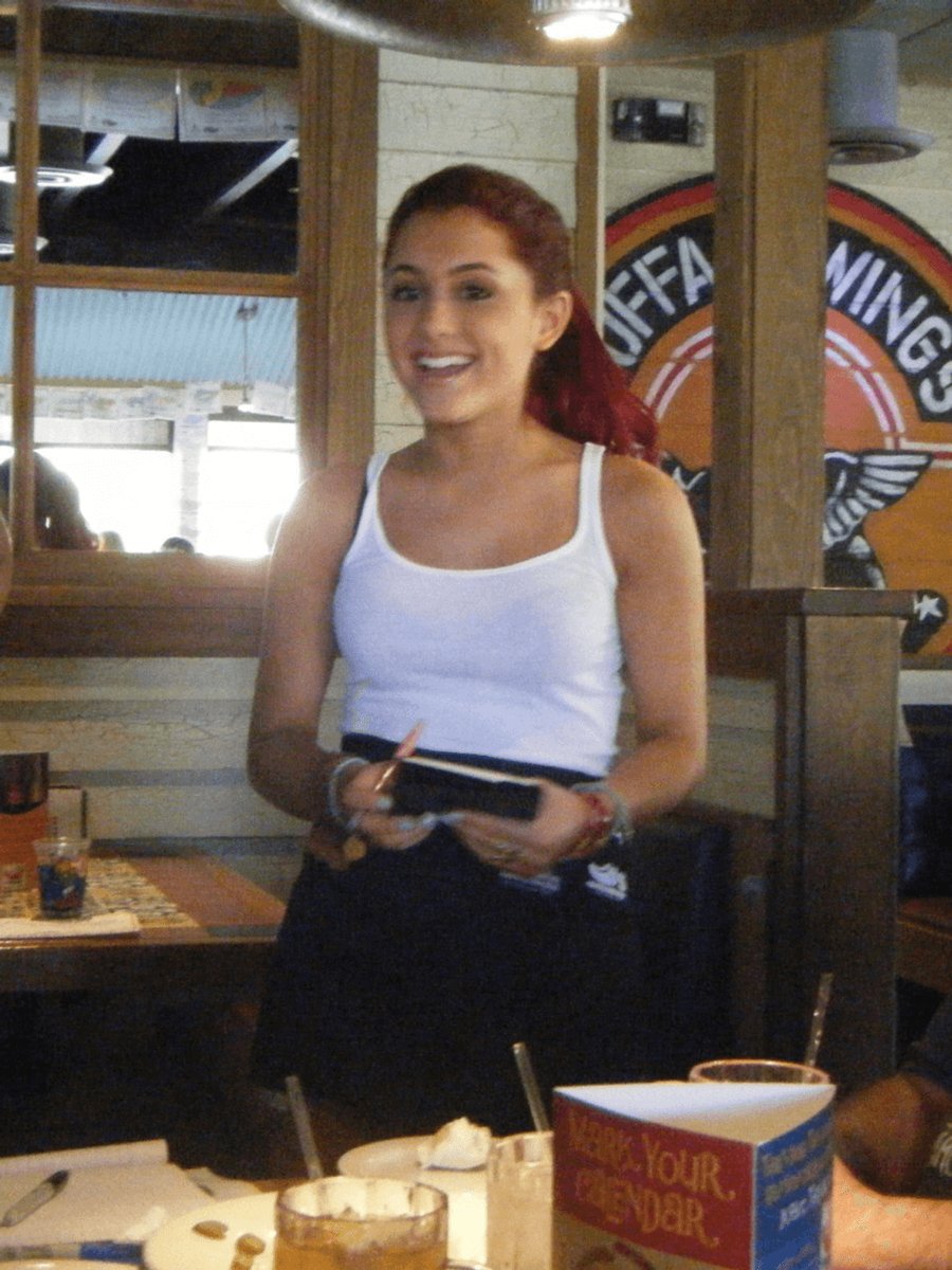dcfanstv's tweet photo. Sept 25, 2010: Ariana Grande (Cat on Victorious) waited tables at the Chili's in Encino for a St. Jude fundraiser 🍽️
Daniella Monet came to support her, and Ariana sang me happy birthday!
Full set: link in profile
#Victorious #ArianaGrande https://t.co/tYsGmXmbJ6
