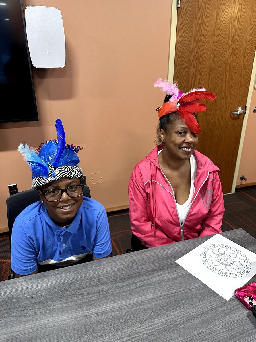 STLpubLibrary's tweet photo. We had a crafty afternoon at Schlafly Library making fashion out of trash bags! 🗑️✨ From hats and gloves to bracelets and belts, we let our imaginations run wild as we created our own unique looks out of trash. ♻️👗

Visit https://t.co/rmbAiM4eQe to discover more events! https://t.co/Bp8w9YVyWw