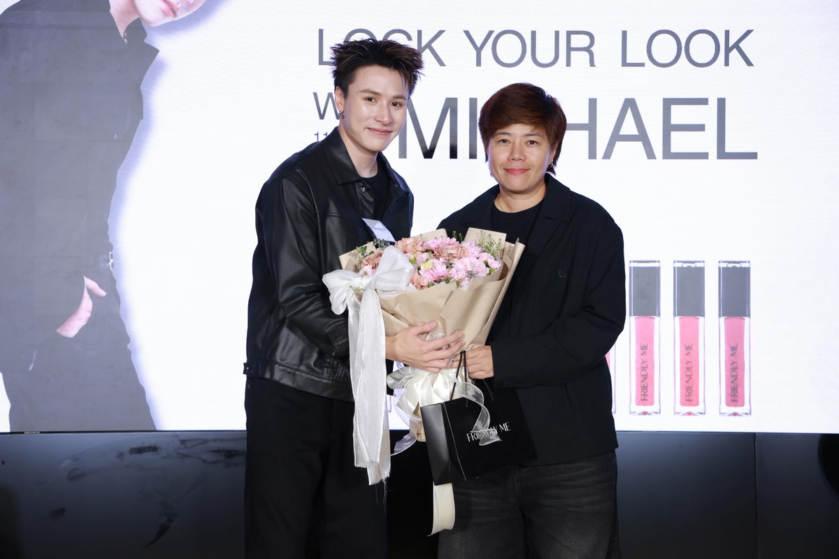 MCTT_JFC's tweet photo. 💙Michael IG UPDATE💙

26.10.22
CR: capsoonamp IG 1/2
#Michaelkvs

Cap: ❤️ FRIENDLY ME LOCK YOUR LOOK With MICHAEL 💄✨ 💫
🗓️ 11.10.69
#friendlyme 
#friendlyme_thailand 
#friendlymexmichael 
#friendlymesuperlockmattelipstick 
#michaelkvs https://t.co/W473IUF35k