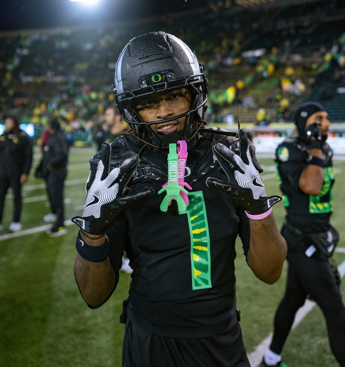EzSportsHQ's tweet photo. There is growing belief in Eugene that Oregon wide receiver Dakorien Moore could enter the transfer portal after the 2026 season. 

The former 5 Star + receiver has 347 rec yards and 4 tds on the year. 

Could we see him in the SEC in 2027? Potentially at a school that previously held his commitment? 👀