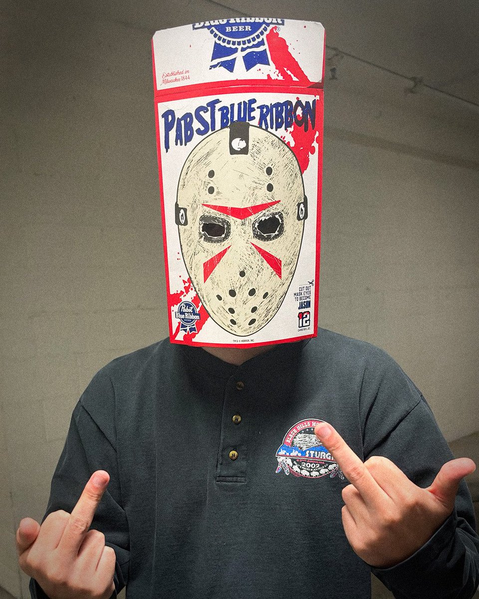 PabstBlueRibbon's tweet photo. PSA: This beer box is a Halloween costume. Directions are printed right on it. You’re welcome. 🔪🍻 https://t.co/40qtSdYqoC