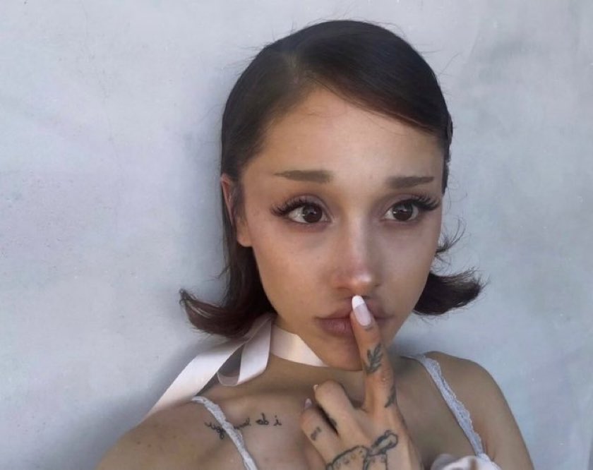 dangeroustwink0's tweet photo. shes been loving a ribbon choker lately https://t.co/HpybnsP4tQ