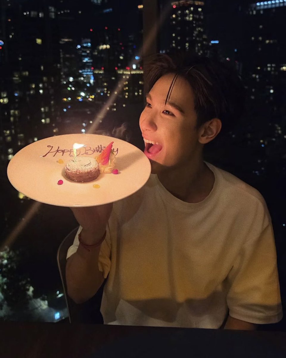 sevendec's tweet photo. เขิน ไอ่บ้า คู่ชิปฉันรักกันไม่เปลี่ยนเลย ㅠㅠㅠㅠㅠ https://t.co/3ozxAAO027