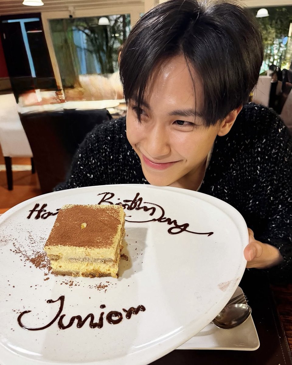 sevendec's tweet photo. เขิน ไอ่บ้า คู่ชิปฉันรักกันไม่เปลี่ยนเลย ㅠㅠㅠㅠㅠ https://t.co/3ozxAAO027
