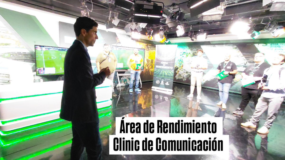 cedifa's tweet photo. CLINIC DE COMUNICACIÓN | #AreaDeRendimiento 

Primera ponencia con @_educarrillo quien explicó el día a día del trabajo en la RTV del @realbetisbalompie 

Mentoría siguiendo las directrices del #AreaDeRendimiento desde el estudio @RTVBetis

GRUPOS REDUCIDOS 

#AreaDeRendimiento https://t.co/8AwF1pk4I7