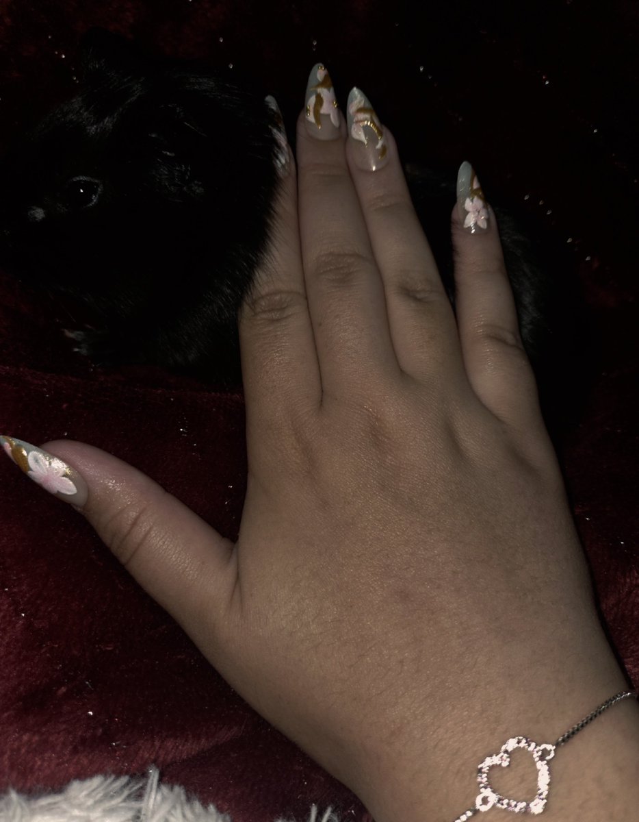 GlammyDolly's tweet photo. Piggie smalls is tired of this bs😭 https://t.co/mvWQQFKO1Q