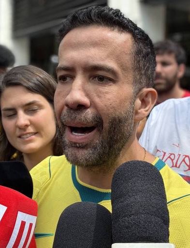 chequeibrasil's tweet photo. 🚨URGENTE: Janones, “general” de Lula, é acusado de intimidar ex com foto íntima. https://t.co/VmUZd7h3CX