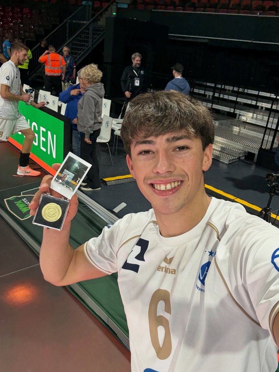 Voley_FeVA's tweet photo. 🔥 Germán Gómez, debut y premio MVP en Alemania

🇦🇷 El opuesto de la Selección Argentina inició la temporada en VfB Friedrichshafen con un triunfo, marcó 22 puntos y fue elegido el mejor jugador del partido. https://t.co/xEbcww16vI
