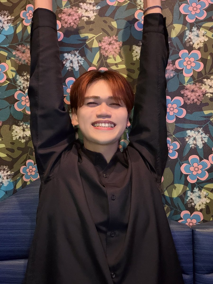 lynk_koji's tweet photo. みんな！！！ありがとう！！！！
1番に伝えたいことです！✊🏻

CONNECTイベントで初めてのランクイン！結果は6位でした！！😆✨️
今回も繋がっていけたよ！🔗

この一週間！そして今日という日を、みんなと駆け抜けられたことが本当に嬉しい！！

本当にLynkを応援してくれているみんな…！ありがとうだようー！👏🏻

そして、今日で応援してくれた方が37人！！前回大幅超えです！！！✌🏻
輪が広がっていってるんだぁぁ！

みんなから託されたこの6分間！
全力でパフォーマンスしてくる！
全員満枠いくぞぉぉぉお！🔥

素敵な夜を過ごしてねぇ！🌃🌙
 #ラッキー向いてホイ は☝🏻🥇！
一緒に上を向いてくれてありがとう！